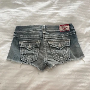 Lågmidjade True religion shorts  - Super söta lågmidjade True religion shorts 💓 Är precis som nya och har inga defekter 