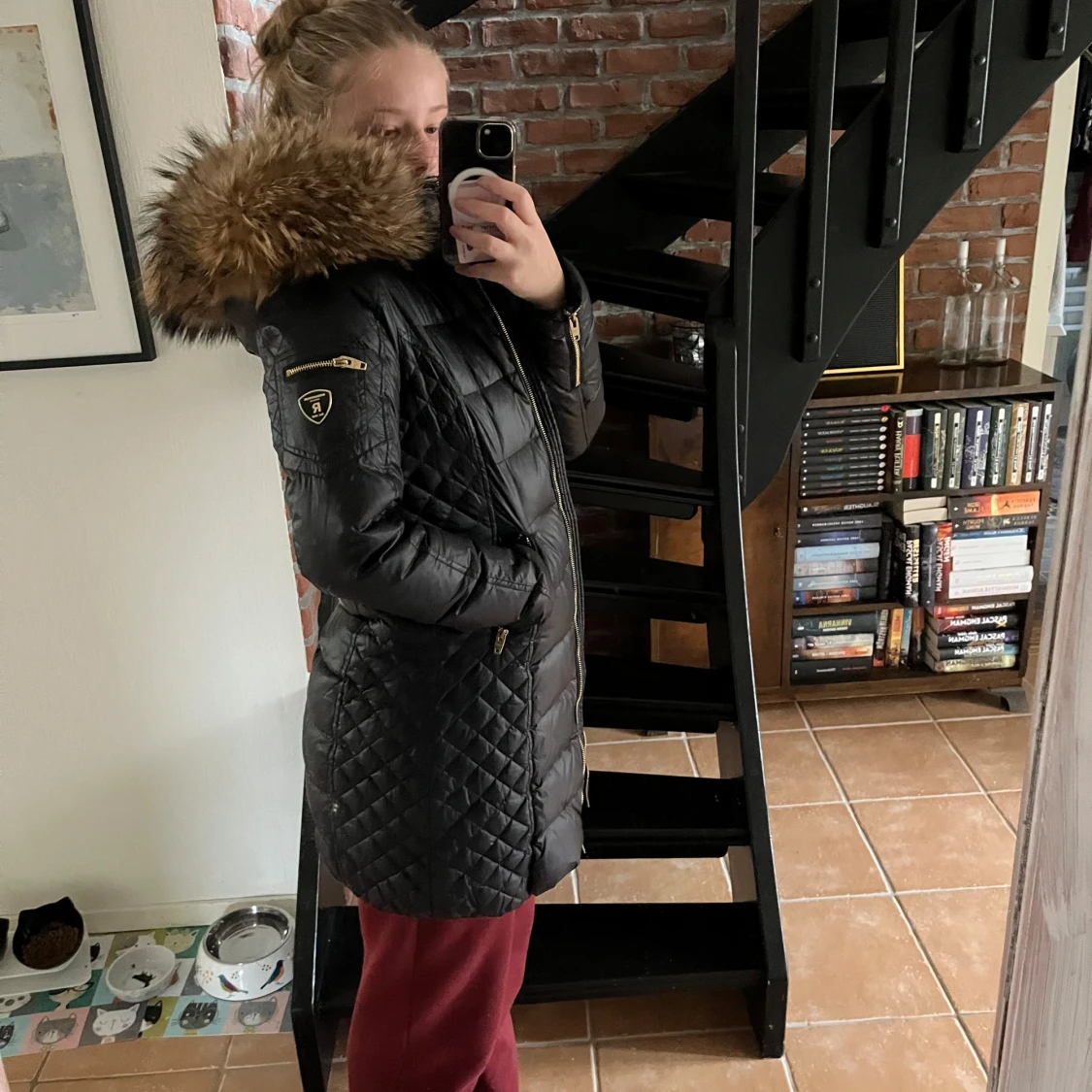 Svart dunjacka med äkta päls  - 90