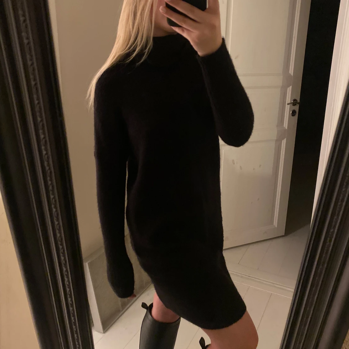 Svart stickad klänning - 90