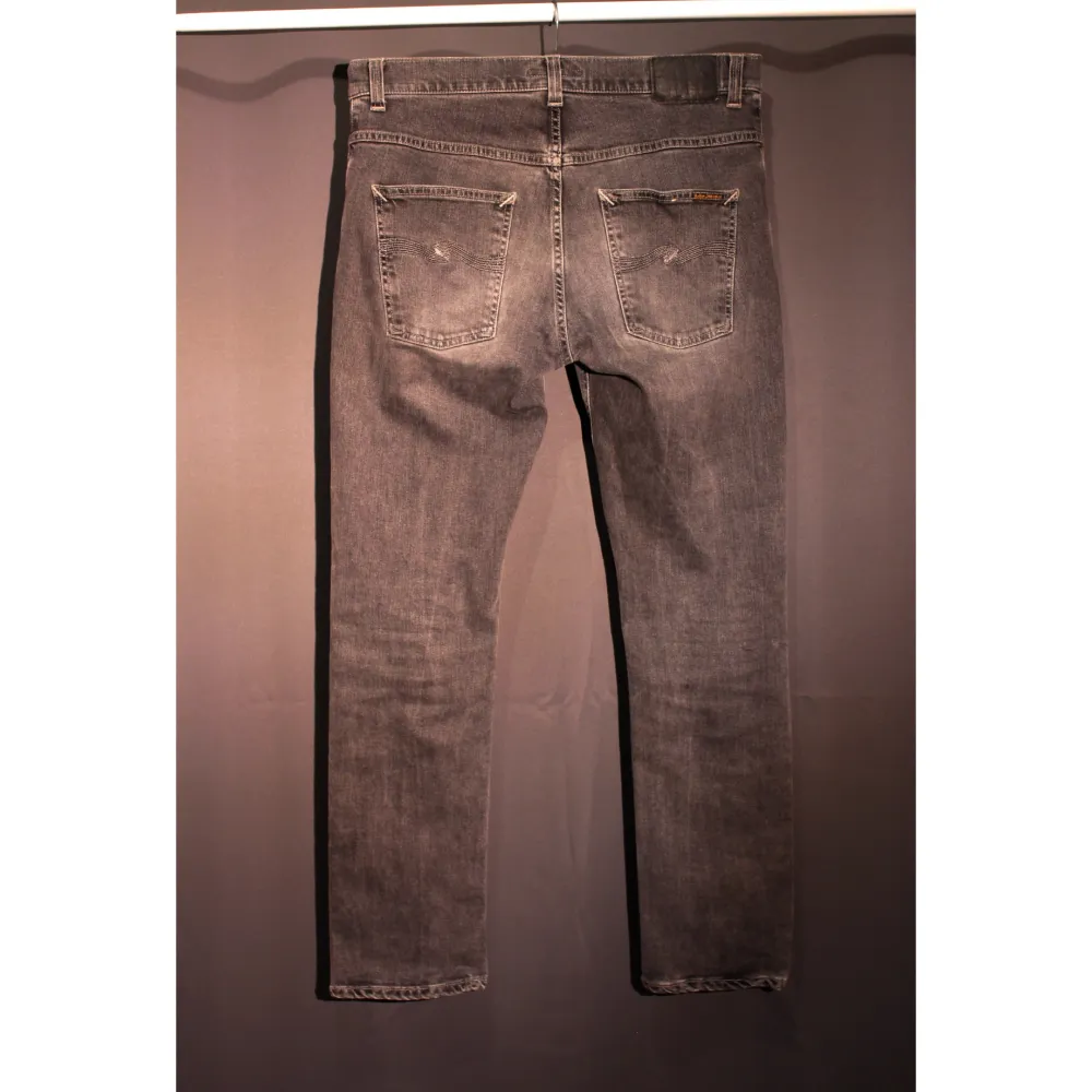 Nudie jeans Grim Tim | Skick: 8,5/10 | Strl: W33 L32 | Hör av dig om du undrar någonting!. Jeans & Byxor.