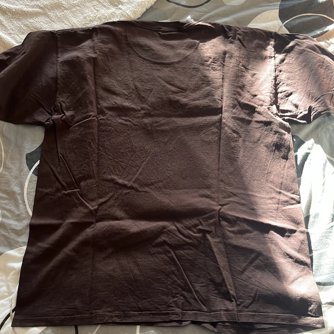 Brun t-shirt med tryck - 90