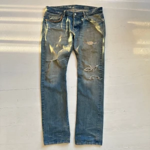 Slitna studded jeans från Hysteric Glamour - hysteric jeans, köpta på no cricket i sthlm. självklart äkta. skön passform o wash. kom privat vid frågor. tar emot byten o offers!