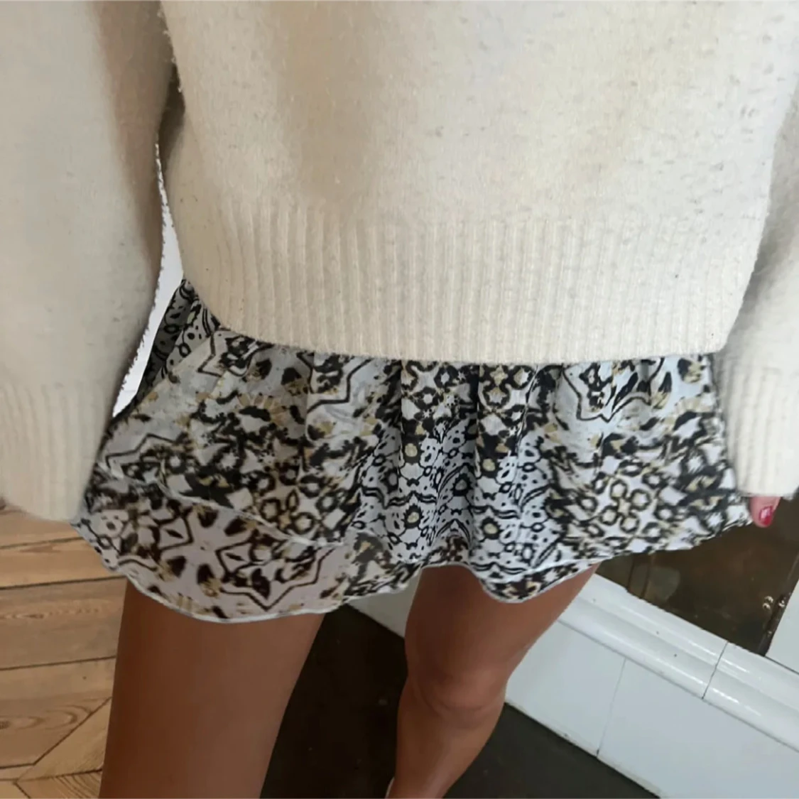 Mönstrad volangkjol - 90