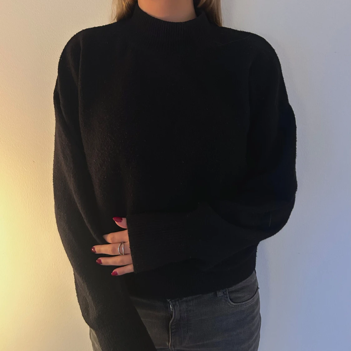 Svart tröja med hög krage - 90