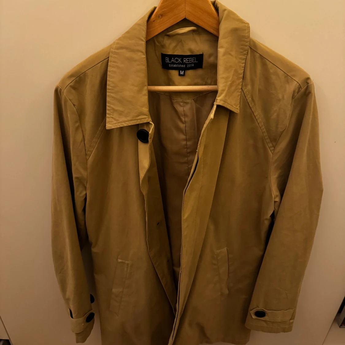 Beige kappa från Black Rebel