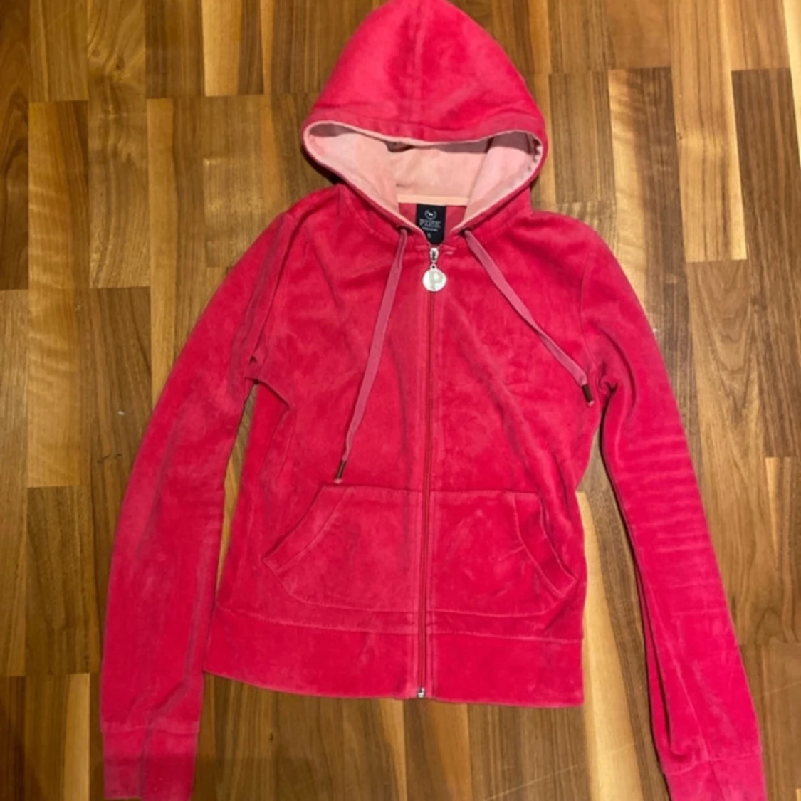 Röd hoodie från PINK - 90