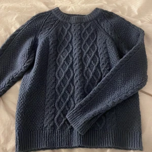 Stickad tröja - Stickad tröja från lager 157 i storlek 150 som inte används längre 