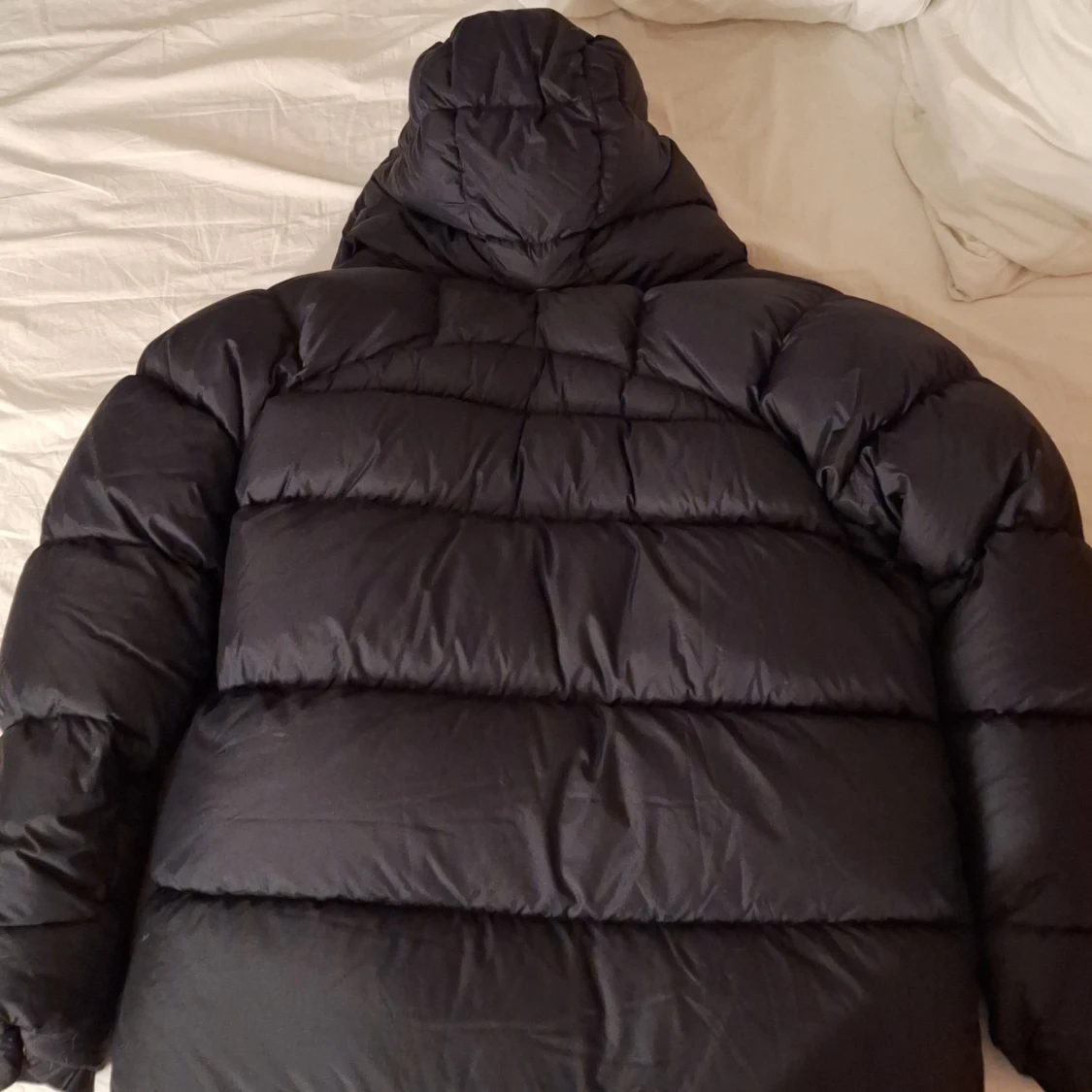 Svart dunjacka från Fjällräven - 90
