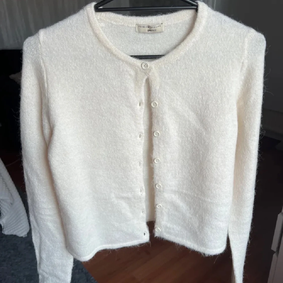 Vit kofta från Ginatricot 