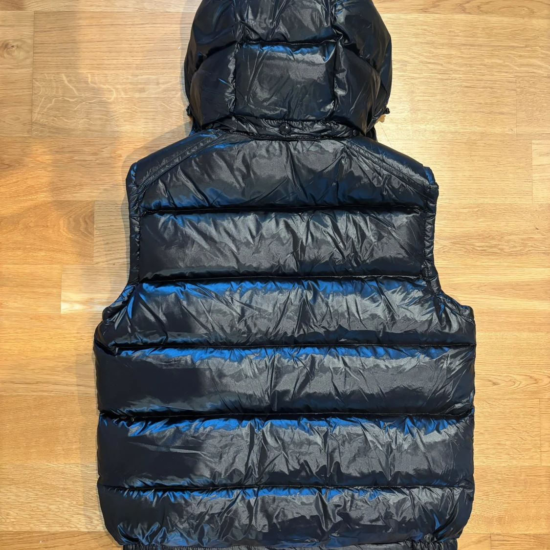 Svart dunväst från Moncler modern klassisk och snygg stl M  - 92