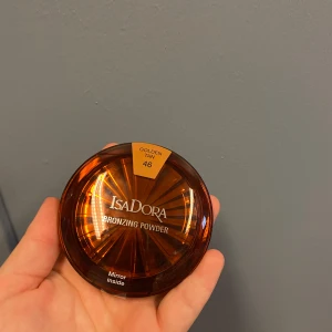 Isadora Bronzer - Helt ny Isadora Bronzer Inte ens öppnad Färgen Golden Tan Pris: 99kr