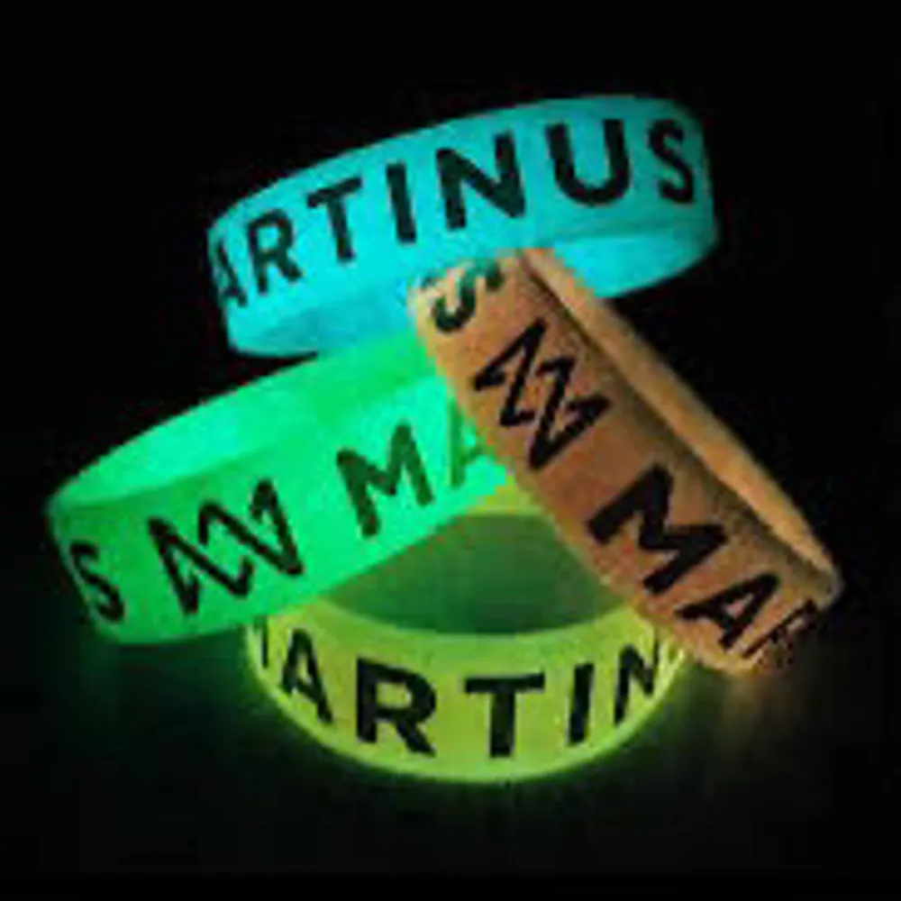 Söker!!⚠️ jag söker Marcus och Martinus armband,spelar ingen roll vilken färg. . Asusteet.