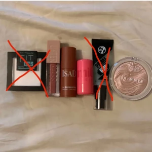 Smink set  - Stort sminkset från bla Isadora och Maybelline💓 oöppnade förpackningar. nypris för hela settet är 460kr. pris kan diskuteras och skriv för närmare bilder på produkterna💞