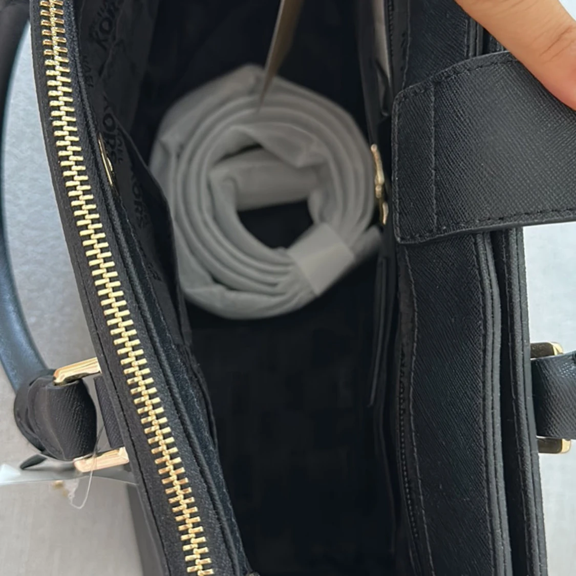 Svart handväska från Michael Kors - 2