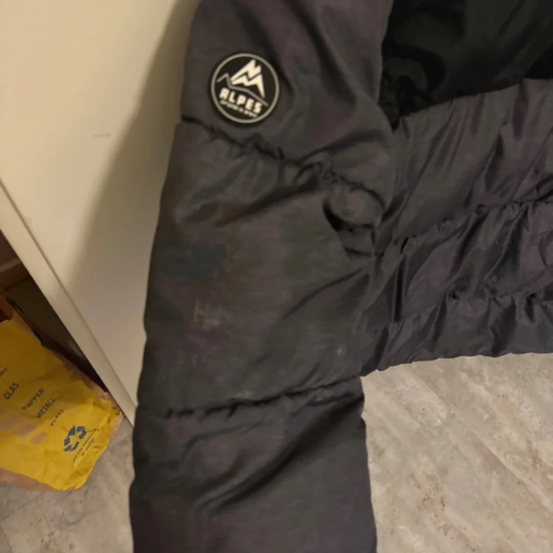 Svart och grå pufferjacka från hm - 91