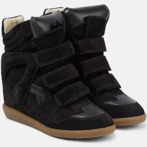 (SØKER) isabel marant sko i svart - SØKER!🖤 søker isabel marant sko i svart. Helst i str 30-41. Max 2600kr.