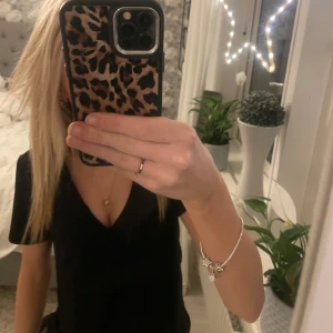 Svart T-shirt  - Super fin svart basic T-shirt ifrån Cubus. Endast använt ca 5 gånger så är i nyskick. Super skönt material❤️