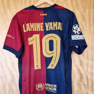 Lamine Yamal Barcelona repIika fotbollströja 24-25. Helt ny med tag.   Storlek: Medium