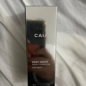 CAIA Dewy drops 20W - Säljer en Dewy Drops Serum Foundation från CAIA. Den är helt oanvänd, säljer då jag köpte fel!💗Köpt för 345kr (Färg 20W)