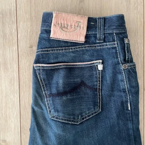 Jacob cohen jeans - Tjena, säljer dessa snygga jacon cohen jenas i storlek 32, modell 610. Cond 9/10 rikigt bra skick. Limided Edition 20 of 256! Hör av vid fler funderingar🤝🙌