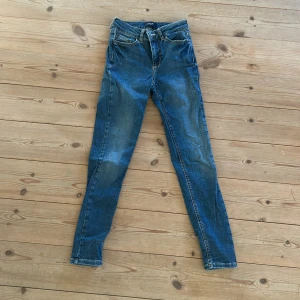 Jeans - Skinnyjeans från pieces i storlek xxs. Använda men inget som påverkat skicket.