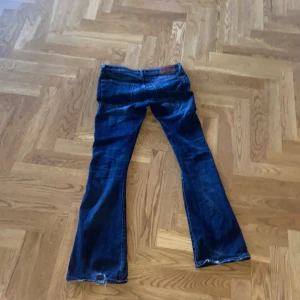 Crocker jeans bootcut  - Lite slitna där bak på bena men annars fint skick