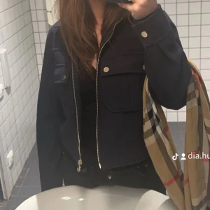 kappa - Säljer min mörkblåa kappa från Zara som är slutsåld, storlek Xs men passar S