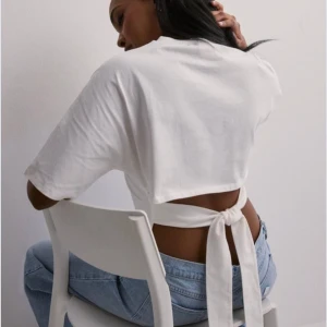 t-shirt med rosett  - säljer då den aldrig kommit till användning, skriv för egna bilder!!💓