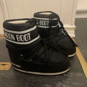 Moonboots  - Säljer dessa super varma och sköna skorna som endast använts ett fåtal gånger