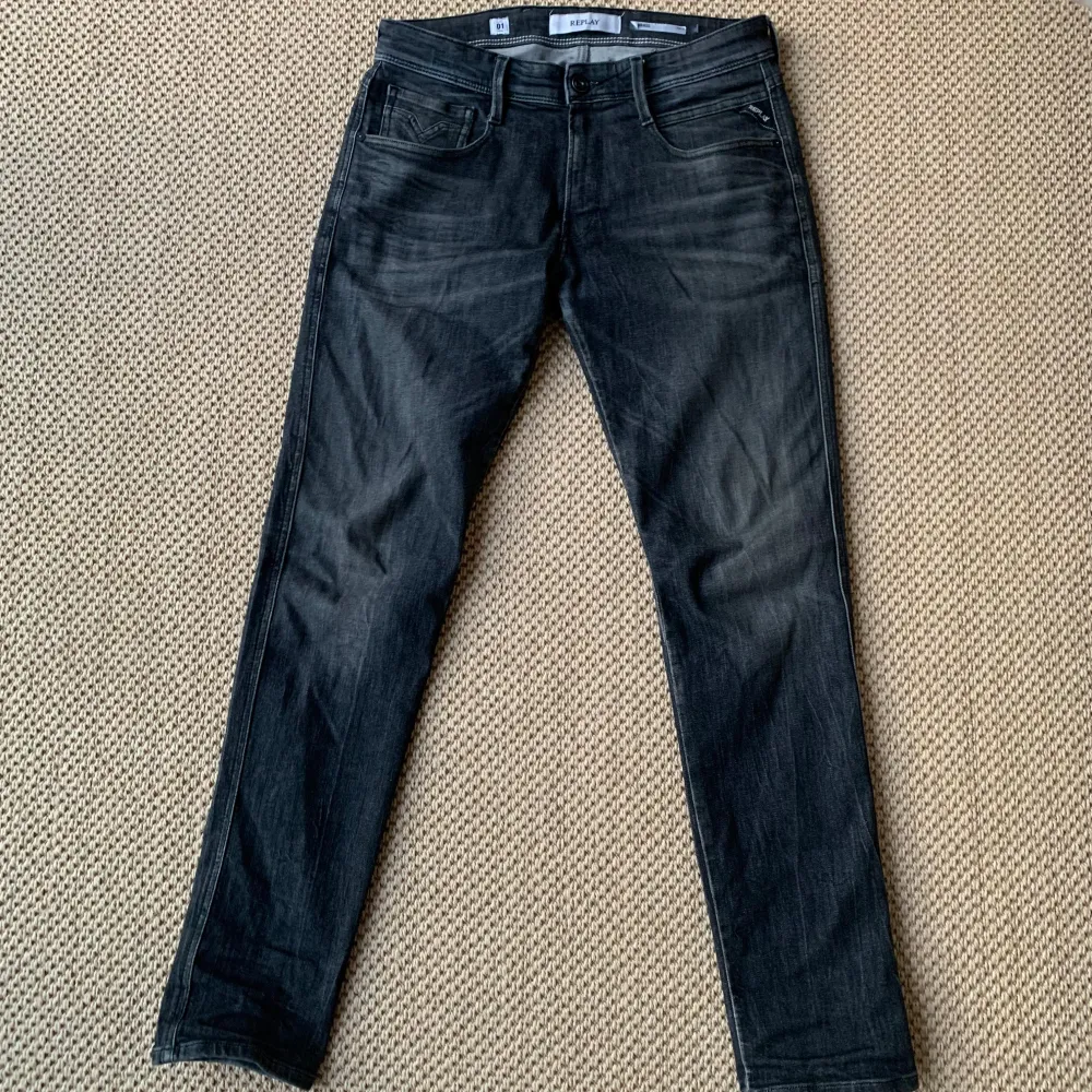 Svarta replay anbass jeans(Slim) W31-L32 Inga defekter eller liknande. Hör av dig vid frågor . Jeans & Byxor.