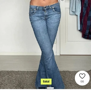 Fina byxor❤️ - Säljer dessa byxor som jag köpte på plick. Säljer pga de inte passar. I nyskick. Hör gärna av et vid frågor eller funderingar!🫶🏻🫶🏻