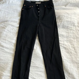 Levi’s ribcage straight ankle  - Svarta Levi’s jeans i storlek W27 L31. Mycket gott skick! 