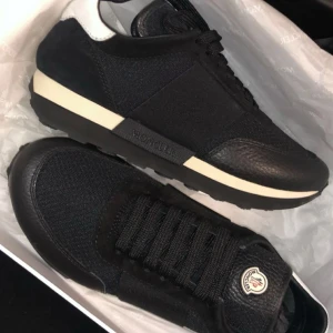 Moncler skor  - Storlek 36