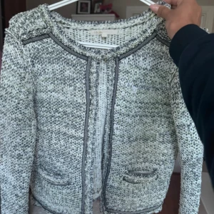 Maje kofta - Stickad maje kofta som ej går att köpa, super fin, nypris är runt 1000+