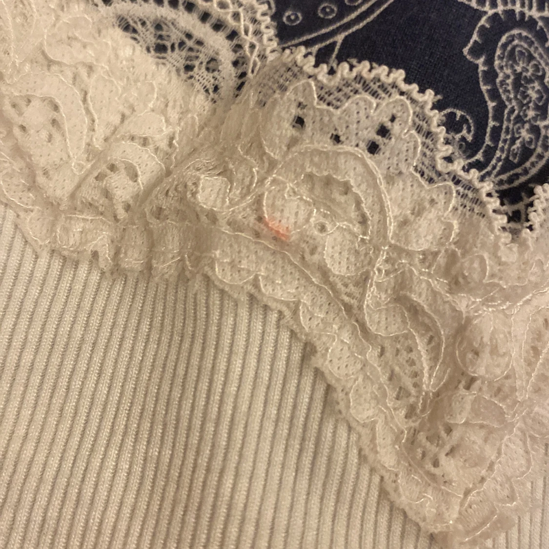 Kroppat spets linne  - 91