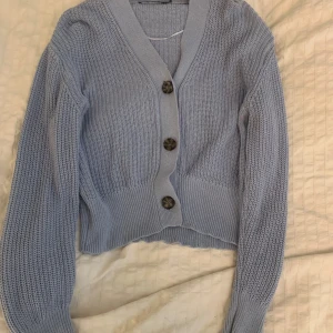 Super fin stickad  - Bra skick använd få gånger! 