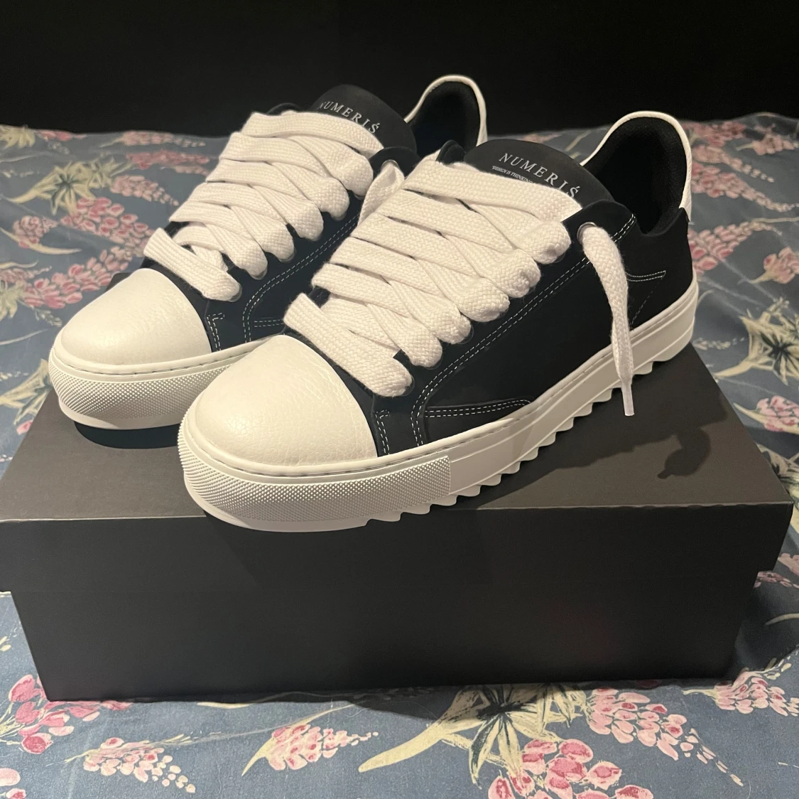 Numeris Atelier Acrylic Black - 90