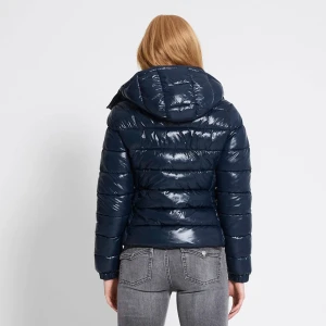 Lager 157 Glansig Jacka - Säljer den här populära helt slutsålda jackan på hemsidan i alla storlekar och i alla butiker. Den är i xxs men passar mig som brukar ha xs och s annars. Superfin, aldrig använd, lappen kvar. Den har inga defekter och pris går att diskutera!💗