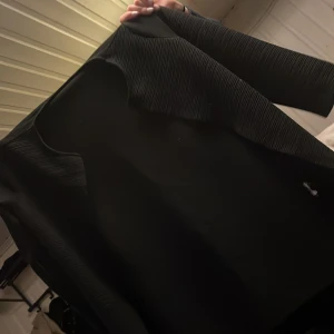 Svart kofta - Svart kofta