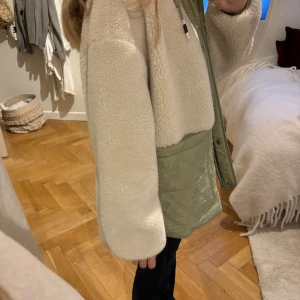 Teddy jacka - Teddy jacka perfekt till hösten! Ville ha den oversize så köpte den i storlek Xl, annars är jag en storlek S