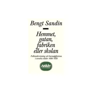 Utifrån ett fängslande empiriskt material visar författaren hur den svenska folkskolan kan ses som en konsekvens av fattigdom, befolkningsökning och myndigheternas behov av kontroll. Med hjälp av skolan kunde barnen avskiljas från hemmets, gatans och fabrikens inflytande och hållas under kontinuerlig uppsikt; skolan blev ett instrument för att forma underklassens medvetande.    Format Häftad   Språk Svenska   Utgivningsdatum 1986-01-01   ISBN 9789179240035  