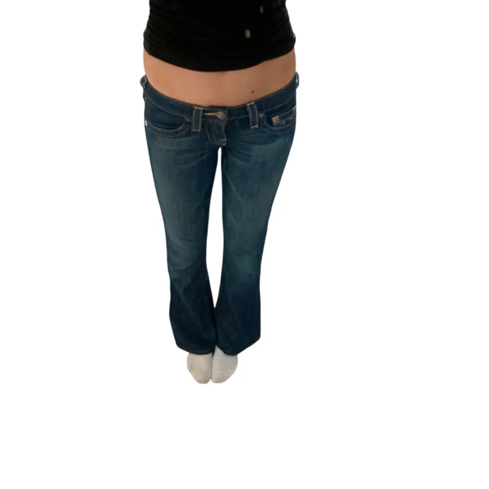 True religion low waist flare jeans. Storlek 26. Jeans & Byxor.