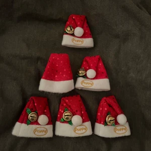 tomteluvor till poppys epa - tomteluvor till poppys, alla nyskick förutom en som ni ser på bilden, nypris ca 350:- ❣️ säljes billigt då jag vill bli av med dom! 