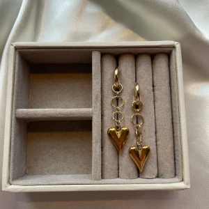 Tilda earrings  - 45kr per par, gjorda i rostfritt stål vilket innebär att metallen inte färgar av sig eller tappar färg💐