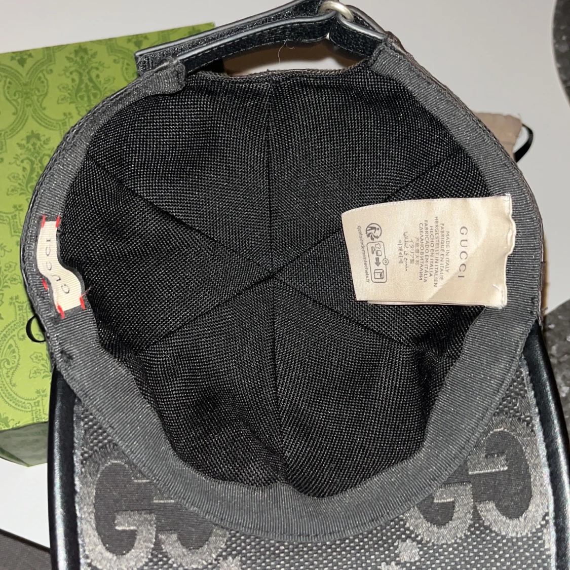 Svart keps från Gucci - 90