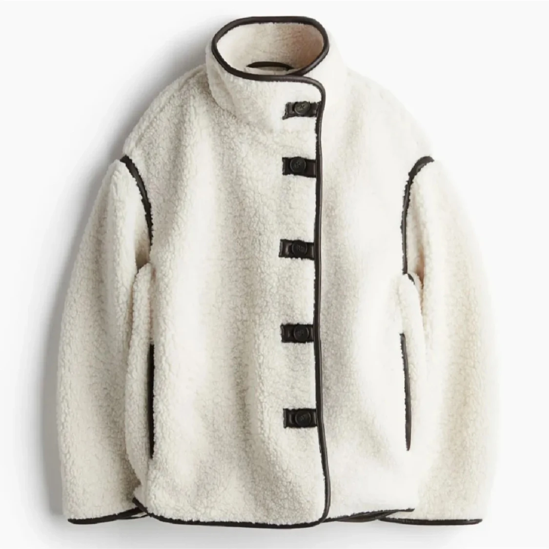 Vit teddyjacka med svarta detaljer - 91