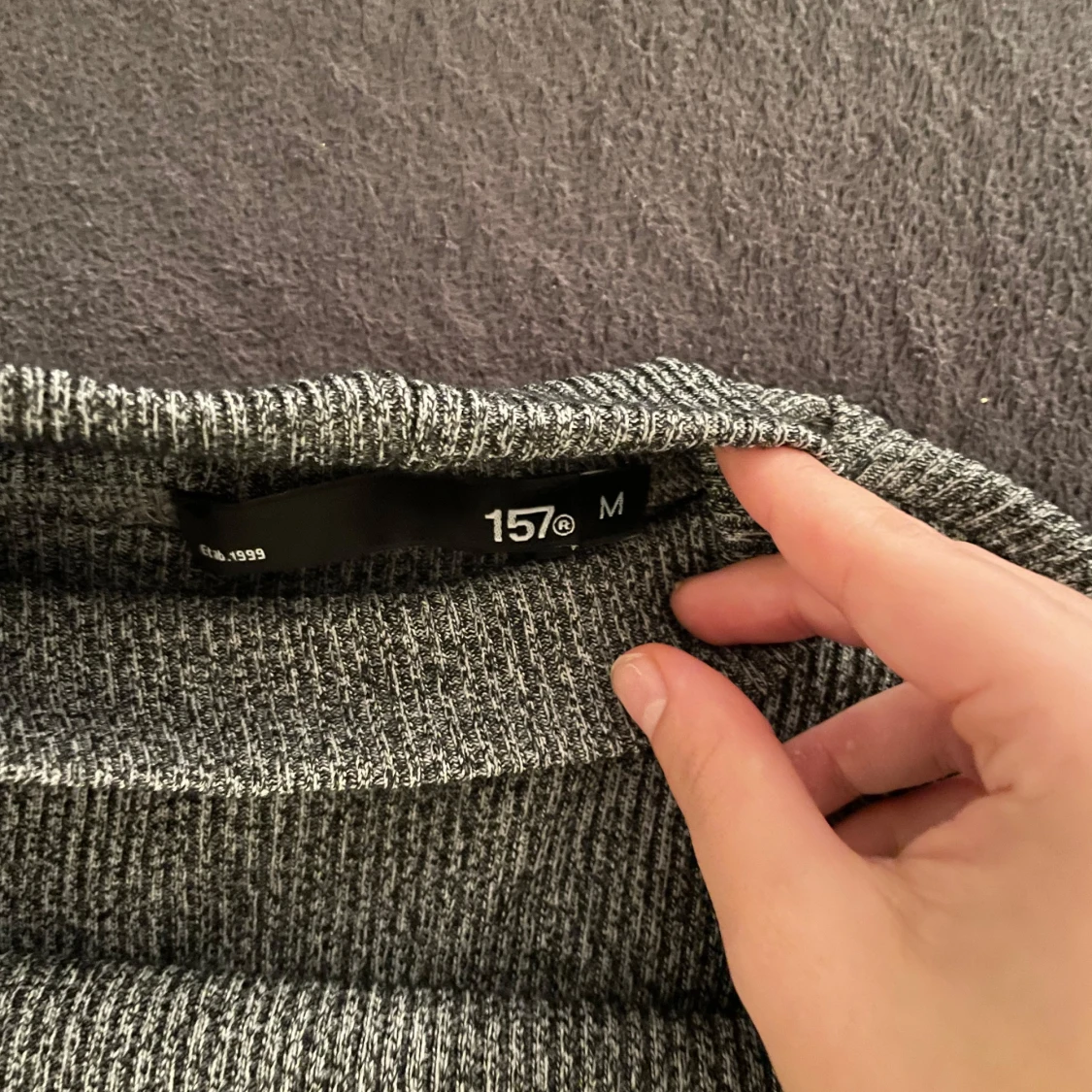 Grå ribbad ärmlös topp från 157 - 91