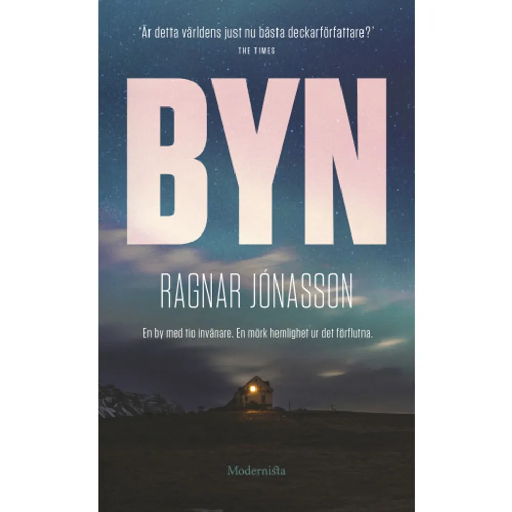 En by med tio invånare. En mörk hemlighet ur det förflutna. »Ragnar Jónasson har en obehaglig förmåga att bygga upp skrämmande scener.« Lotta Olsson, DN »Klaustrofobiskt är ordet. Jónasson är skicklig på att förlägga spänning till avlägsna, karga platser.« Och dagarna går »Är detta världens just nu bästa deckarförfattare?« The Times En by med tio invånare. En mörk hemlighet ur det förflutna. Trettioåriga Una arbetar som lärare i Reykjavik när hon får syn på en jobbannons: En lärare sökes till två unga flickor i den lilla byn Skálar, belägen vid den yttersta toppen av Islands nordöstra halvö. Una dricker för att undfly sitt förflutna och sina demoner. Hennes pappa tog livet av sig när hon var i tonåren, och hon är orolig för att hon själv ska gå samma öde till mötes. Flytten till Skálar gör inte Unas tillvaro mindre oros fylld. Byborna får henne att känna sig ovälkommen och tycks dölja en mörk hemlighet ur det förflutna. Samtidigt som Una får kännedom om en ung flickas mystiska död femtio år tidigare besöks byn av en mystisk man som försvinner lika snabbt som han dykt upp, och en av hennes elever faller plötsligt ihop död i byns kyrka. Una är fast besluten om att ta reda på sanningen trots bybornas motstånd. Men gränsen mellan fantasi och verklighet börjar suddas ut, och hon börjar frukta både för sitt liv och sin mentala hälsa. I svensk översättning av Arvid Nordh. RAGNAR JÓNASSON [f. 1976] är det senaste stora stjärnskottet inom den isländska kriminallitteraturen, internationellt hyllad som en av de främsta nya »Nordic noir«-författarna. Serien om Hulda Hermannsdóttir har gjort succé i Sverige både bland läsare och kritiker. Byn [Þorpið] är hans första helt fristående spänningsroman. En psykologisk thriller som förenar en kriminalgåta med övernaturliga undertoner med det mest berömda olösta kriminalfallet i Islands historia.    Format Pocket   Omfång 312 sidor   Språk Svenska   Förlag Modernista   Utgivningsdatum 2021-06-02   Medverkande Arvid Nordh   Medverkande Ragnar Jónasson   ISBN 9789180230698  . Böcker.