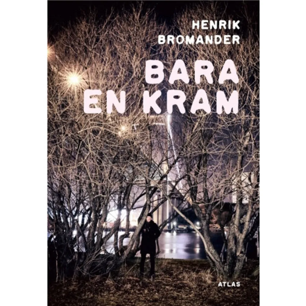 Jens Svanström kämpar i motvind för att göra sig ett namn i Göteborgs indievärld. När han börjar skriva kaxiga krönikor om jämställdhet och mansvälde händer något. Genombrottet är ett faktum och snart har han landat jobbet som chefredaktör för en av stans gratistidningar. Ambitionerna är stora tidningen ska vara modern och feministisk, den ska förändra världen. Men varför sprids det rykten om Jens? Om tjatsex. Om gränslöshet. Rena övergrepp. Jens är ju snäll. Du hittar hans dator slängd på trottoaren. Varför ligger den där? På datorn finns två dokument: en dagbok och en roman. Du börjar läsa. Henrik Bromander är född 1982 och bosatt i Malmö. Bara en kram avslutar hans romantrilogi om maskulinitet i vår tid, som inleddes 2014 med Riv alla tempel om kroppsbyggaren Johan, och som 2016 följdes av Vän av ordning om näthataren Joel. I Bara en kram fäster Bromander blicken på den urbana, politiskt medvetne mannen som kan de sociala koderna in i minsta detalj men som inte alls kan förstå sig själv. Format Inbunden Omfång 414 sidor Språk Svenska Förlag Bokförlaget Atlas Utgivningsdatum 2017-08-01 Medverkande Mario Prhat ISBN 9789173895415 . Böcker.
