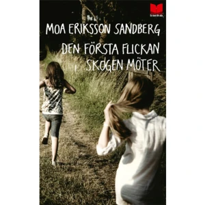 Den första flickan skogen möter (pocket) - Sommaren innan sexan. Hanna fyller tolv och är på väg in i en ny värld. Kroppen förändras och hon funderar mer på killar och sex än hon någonsin skulle våga erkänna. Hon slits mellan trygga Jonna och nya kompisen Sabina, som redan fått mens och solar topless vid sjön. Samtidigt är Linda Palm, bygdens egen poppisdrottning, försvunnen. Det viskas om att hon är mördad och kanske våldtagen. Hanna anar att skogen döljer hemligheter. Någon eller något som iakttar henne.   Den första flickan skogen möter är en spännande bok med många bottnar. Passar extra bra för den som är i gränslandet mellan att vara barn och vuxen med alla svårigheter det medför.   Det blir spännande läsning, eftersom vi inte vet vart bokens dramatiska upptakt kommer att leda oss. Handlar den om en blodig tragedi, eller om en tolvårings överspända fantasier?  - Göteborgs-Posten   Årets bästa skräckbok! - Andreas Palmaer, Dagens Nyheter    Format Pocket   Omfång 185 sidor   Språk Svenska   Förlag En bok för alla   Utgivningsdatum 2017-02-28   ISBN 9789172217485  